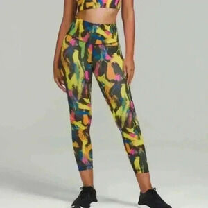 Lululemon Wunder Train High-Rise Tight  25"
Undertone Black Multi